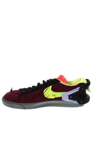 Мъжки обувки Nike, Размер 43, Цвят Многоцветен, Цена 179,92 лв.