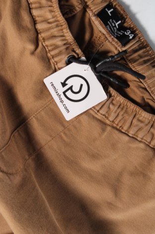 Мъжки панталон Bershka, Размер L, Цвят Кафяв, Цена 17,60 лв.