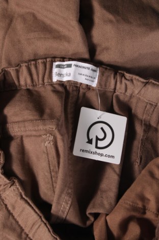 Мъжки панталон Bershka, Размер M, Цвят Кафяв, Цена 29,00 лв.