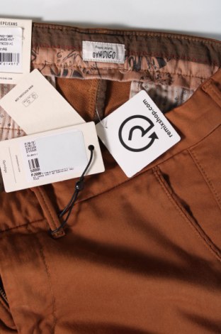 Мъжки панталон Pepe Jeans, Размер M, Цвят Кафяв, Цена 56,00 лв.