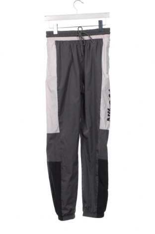 Ανδρικό αθλητικό παντελόνι Nike, Μέγεθος S, Χρώμα Γκρί, Τιμή 25,36 €