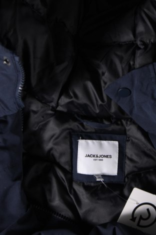 Ανδρικό μπουφάν Jack & Jones, Μέγεθος M, Χρώμα Μπλέ, Τιμή 33,40 €