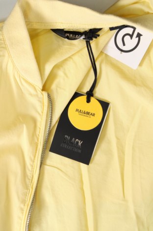 Ανδρικό μπουφάν Pull&Bear, Μέγεθος M, Χρώμα Κίτρινο, Τιμή 20,24 €