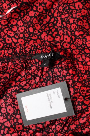 Piżama
 DKNY, Rozmiar XS, Kolor Kolorowy, Cena 129,54 zł
