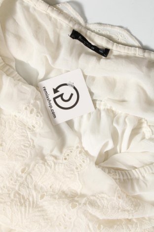 Kleid Bershka, Größe M, Farbe Weiß, Preis 12,11 €