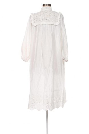 Šaty  Culture, Velikost M, Barva Bílá, Cena  579,00 Kč
