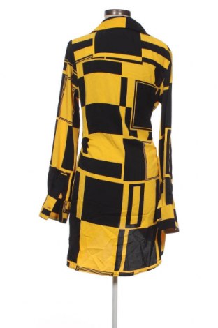 Kleid Fashion nova, Größe M, Farbe Mehrfarbig, Preis € 12,11