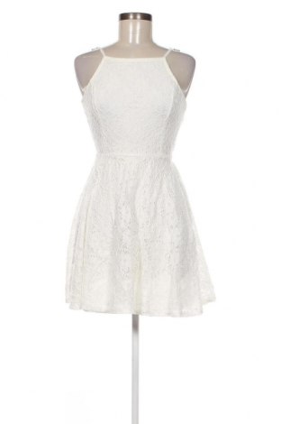 Kleid Fb Sister, Größe M, Farbe Weiß, Preis 12,11 €