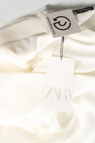 Рокля Zara, Размер M, Цвят Бял, Цена 46,20 лв.