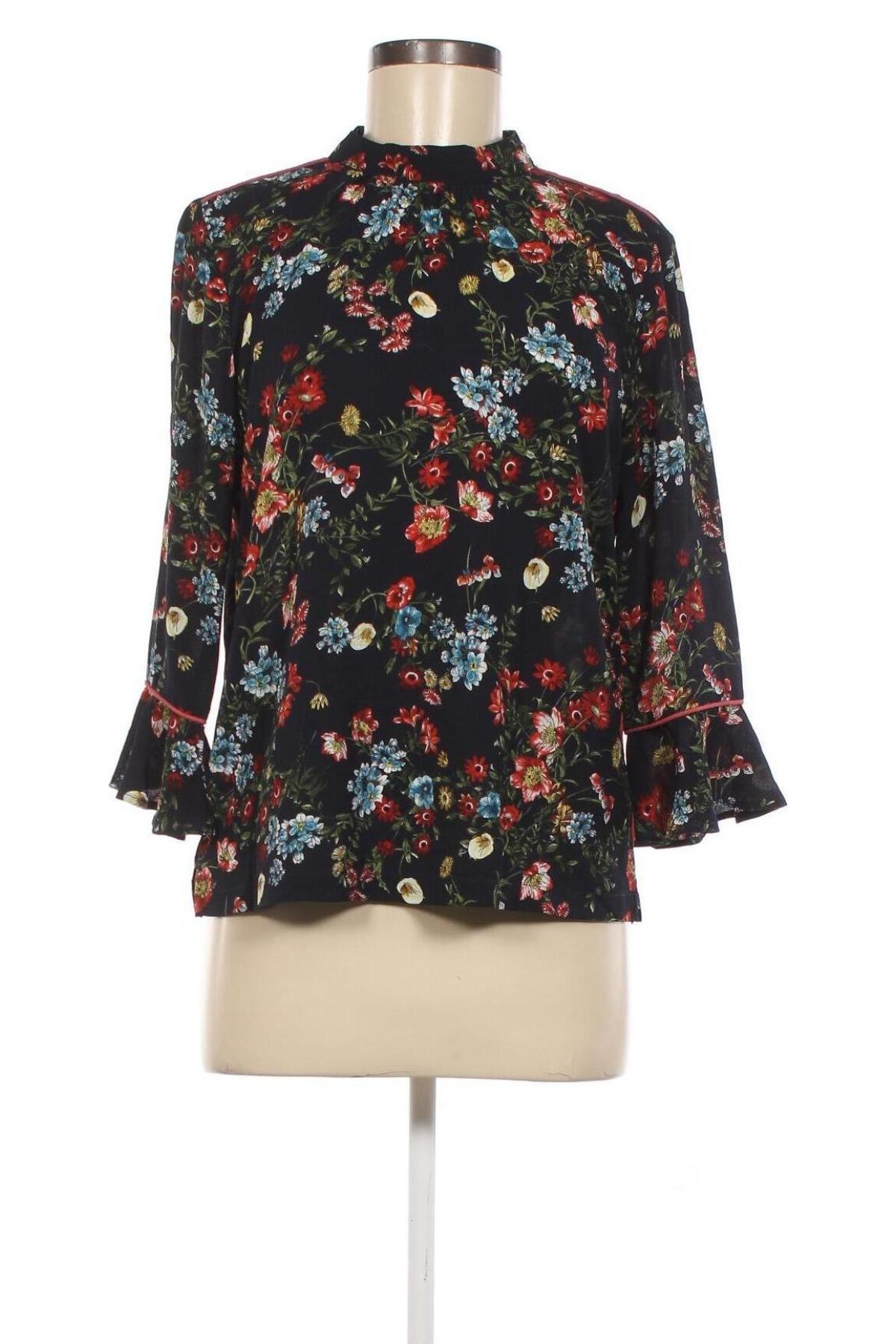Γυναικεία μπλούζα ONLY, Μέγεθος S, Χρώμα Πολύχρωμο, Τιμή 3,34 €