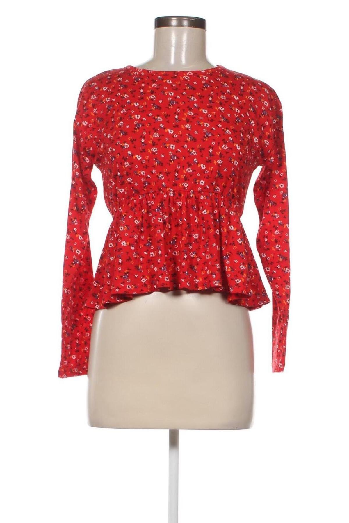 Γυναικεία μπλούζα Wednesday's Girl, Μέγεθος S, Χρώμα Κόκκινο, Τιμή 3,15 €