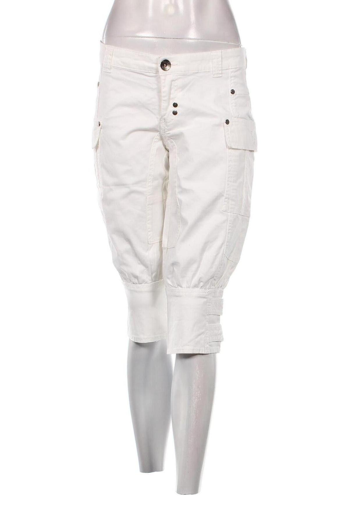 Γυναικείο κοντό παντελόνι K. Woman, Μέγεθος M, Χρώμα Λευκό, Τιμή 9,62 €