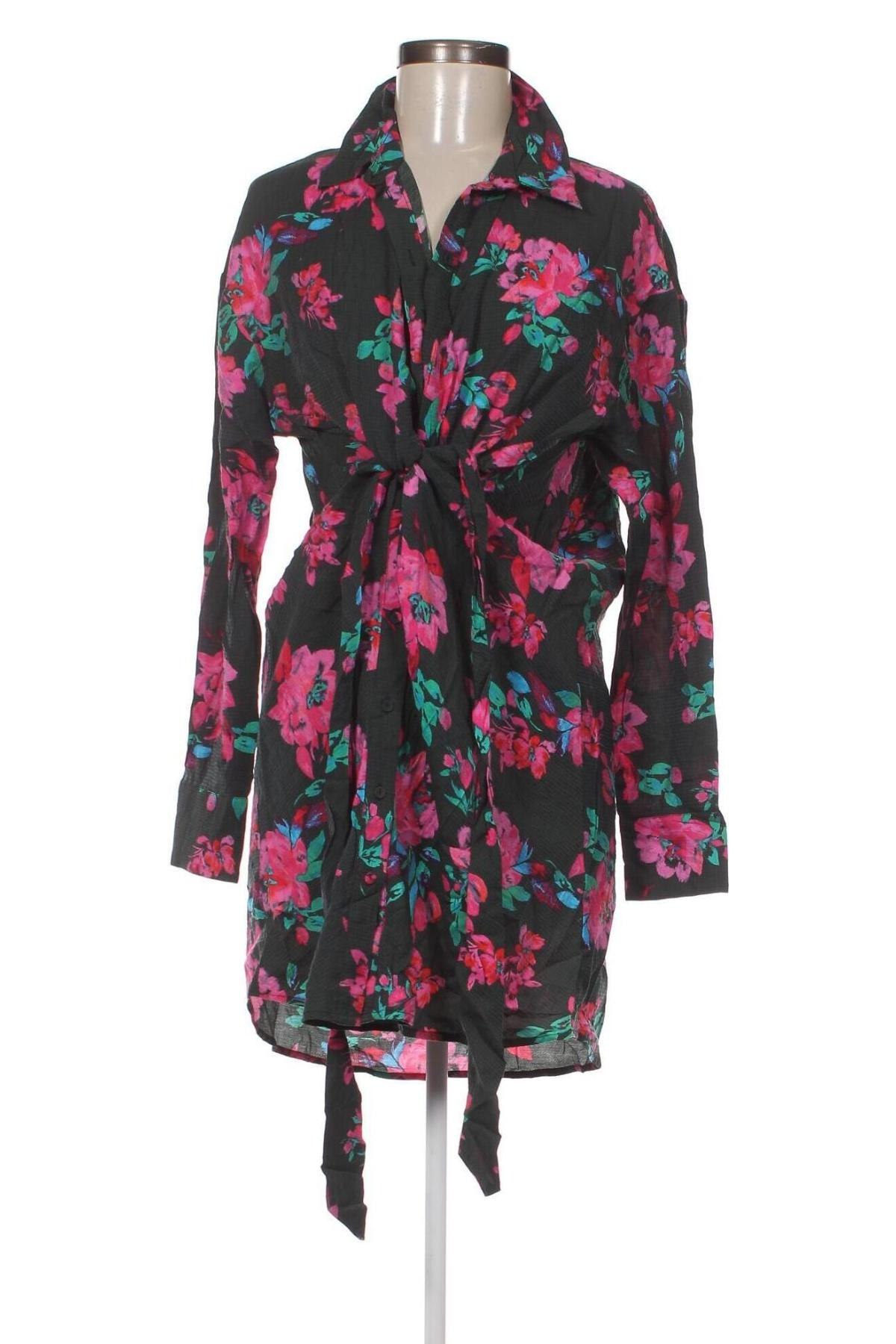 Kleid Y.A.S, Größe M, Farbe Mehrfarbig, Preis € 25,68