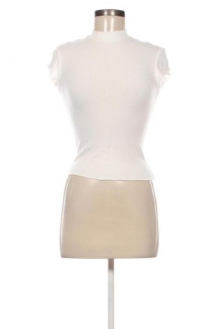 Damen Shirt Bershka, Größe M, Farbe Weiß, Preis 9,99 €