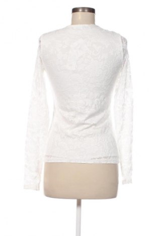 Damen Shirt Gina Tricot, Größe M, Farbe Weiß, Preis € 32,99
