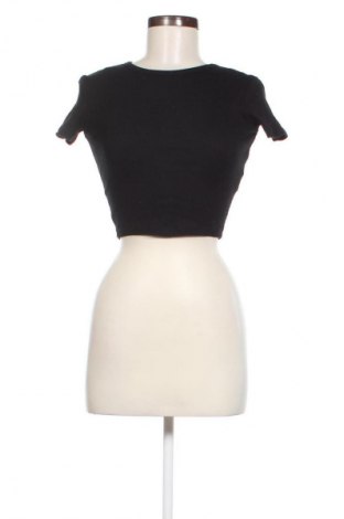 Γυναικείο t-shirt Pull&Bear, Μέγεθος S, Χρώμα Μαύρο, Τιμή 8,70 €