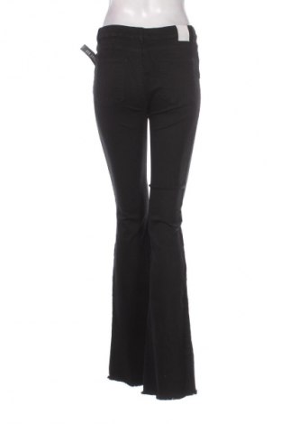 Blugi de femei Bershka, Mărime M, Culoare Negru, Preț 73,98 Lei
