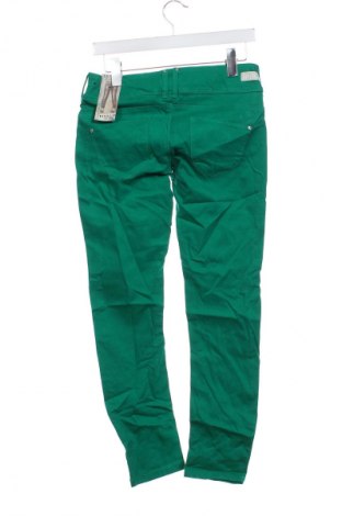 Dámske džínsy  Bershka, Veľkosť M, Farba Zelená, Cena  26,95 €