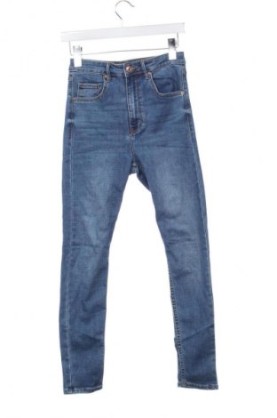 Damskie jeansy Bershka, Rozmiar S, Kolor Niebieski, Cena 38,99 zł