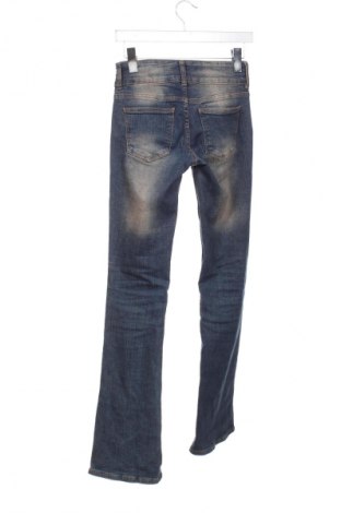 Damskie jeansy Bershka, Rozmiar XS, Kolor Niebieski, Cena 66,69 zł