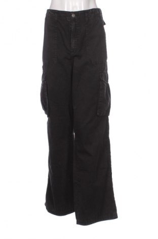 Damskie jeansy Bershka, Rozmiar L, Kolor Czarny, Cena 103,45 zł