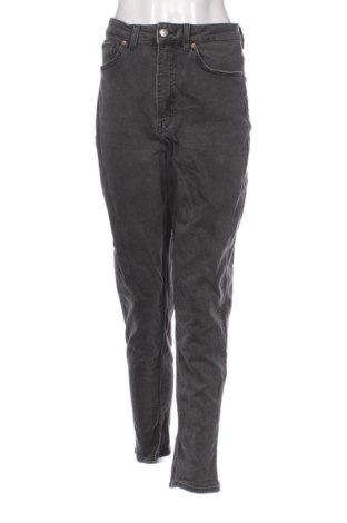 Damskie jeansy H&M Divided, Rozmiar M, Kolor Szary, Cena 66,67 zł