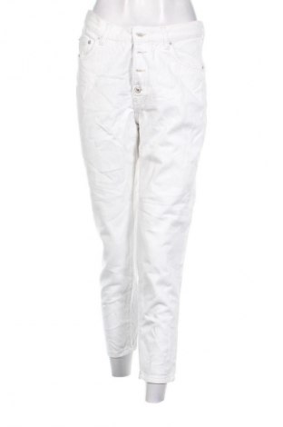 Blugi de femei Pull&Bear, Mărime M, Culoare Alb, Preț 94,99 Lei