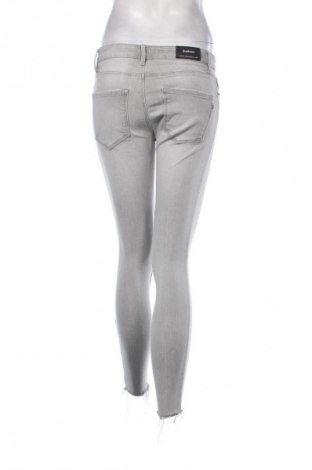Blugi de femei Stradivarius, Mărime S, Culoare Gri, Preț 31,56 Lei