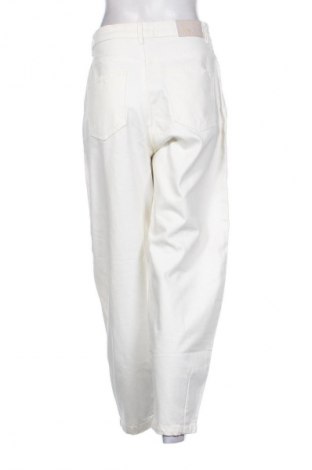 Damskie jeansy Zara, Rozmiar M, Kolor ecru, Cena 114,83 zł
