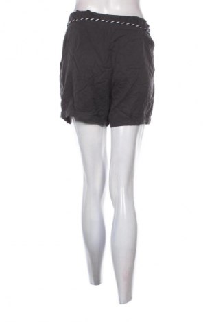 Γυναικείο κοντό παντελόνι H&M L.O.G.G., Μέγεθος M, Χρώμα Γκρί, Τιμή 9,72 €