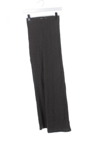 Pantaloni de femei Bershka, Mărime XS, Culoare Gri, Preț 60,99 Lei
