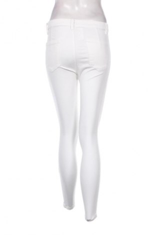 Damenhose Bershka, Größe S, Farbe Weiß, Preis 15,00 €