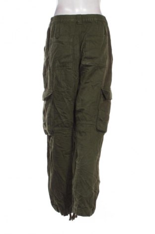 Damenhose Pull&Bear, Größe M, Farbe Grün, Preis 20,99 €