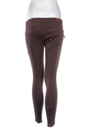 Pantaloni de femei Zara, Mărime M, Culoare Maro, Preț 38,99 Lei