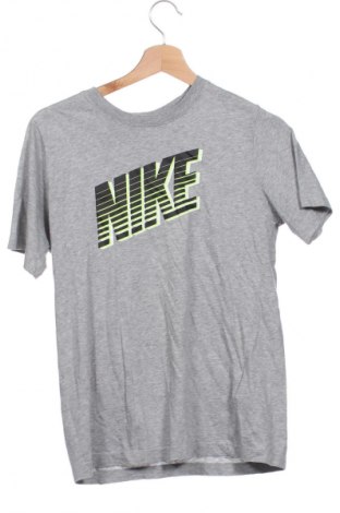 Dětské tričko  Nike, Velikost 14-15y/ 168-170 cm, Barva Šedá, Cena  318,00 Kč