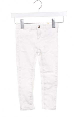 Kinderjeans Unbranded, Größe 4-5y/ 110-116 cm, Farbe Weiß, Preis 10,99 €