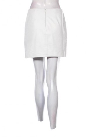 Кожена пола Topshop, Размер M, Цвят Бял, Цена 68,00 лв.