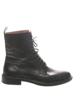 Férfi cipők
 Navyboot, Méret 40, Szín Barna, Ár 24 259 Ft