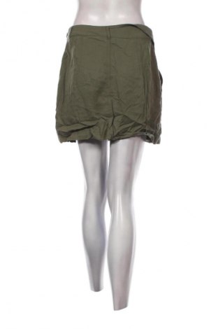 Пола H&M, Размер M, Цвят Зелен, Цена 19,99 лв.