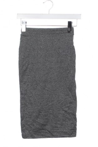 Пола H&M Divided, Размер XS, Цвят Сив, Цена 31,99 лв.