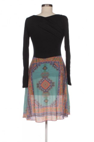 Рокля Desigual, Размер L, Цвят Многоцветен, Цена 47,44 лв.