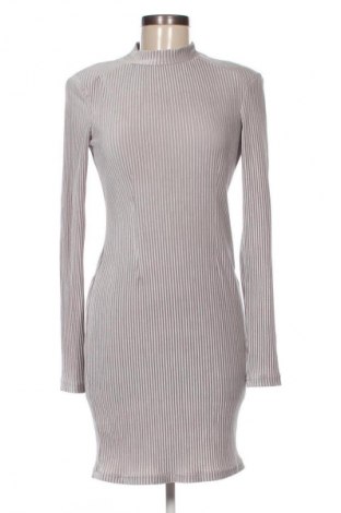 Kleid Guess, Größe M, Farbe Grau, Preis 55,74 €