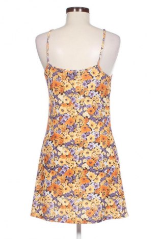 Рокля H&M Divided, Размер M, Цвят Многоцветен, Цена 29,33 лв.