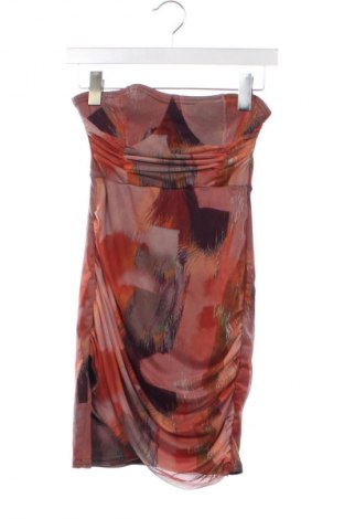 Kleid Pretty Little Thing, Größe XS, Farbe Mehrfarbig, Preis 15,58 €