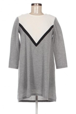 Kleid Stradivarius, Größe M, Farbe Grau, Preis € 8,99