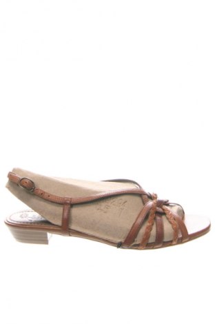 Сандали Clarks, Размер 36, Цвят Кафяв, Цена 127,08 лв.