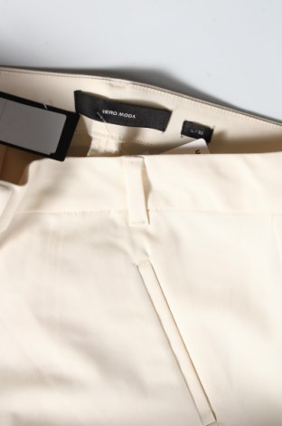 Дамски панталон Vero Moda, Размер L, Цвят Екрю, 49% памук, 48% полиамид, 3% еластан, Цена 27,65 лв.