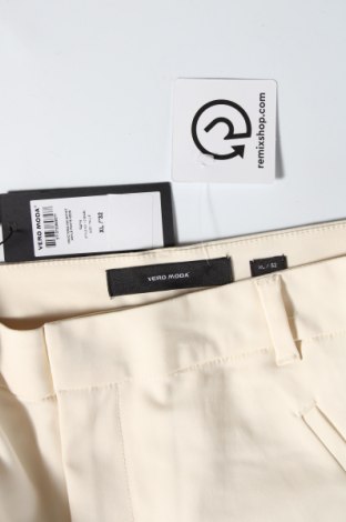 Дамски панталон Vero Moda, Размер XL, Цвят Екрю, 49% памук, 48% полиамид, 3% еластан, Цена 27,65 лв.