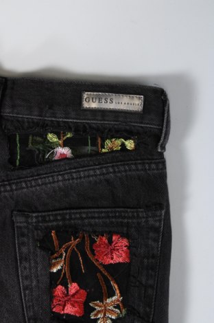 Γυναικείο κοντό παντελόνι Guess, Μέγεθος XS, Χρώμα Γκρί, Τιμή 70,10 €