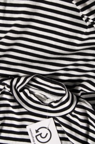 Γυναικεία μπλούζα Reserved, Μέγεθος XL, Χρώμα Πολύχρωμο, Τιμή 4,60 €